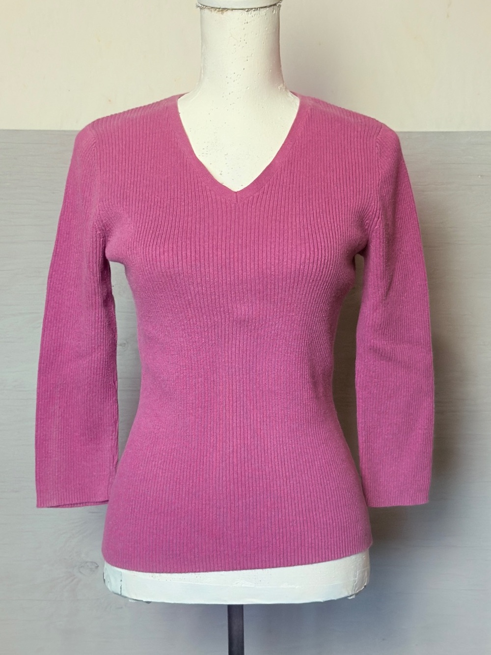croft & barrow pink ribbed v-neck sweater Women’s size medium | h